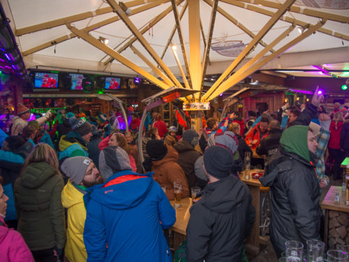 Festa no Krocha Alm após torneio de esqui. Foto: Ricardo Feres ©