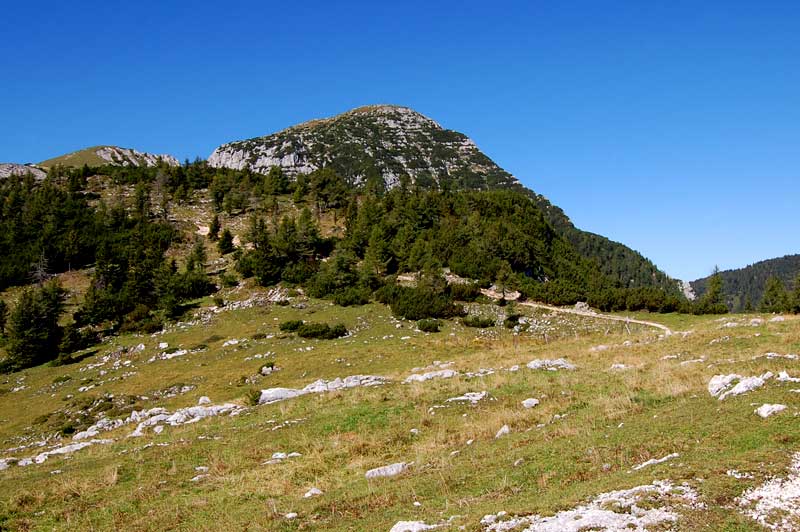 Vistas desde Montanha Hochobir (2139 m), no estado da Caríntia, Áustria