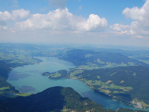 No alto da montanha Schafberg você tem uma bela vista do lago Mondsee da. Foto: Arnold Weisz ©