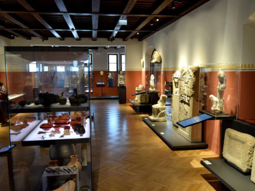 Alguns dos inúmeros objetos encontrados em Carnuntum e seus arredores estão expostos no Museu Carnuntinum em Bad Deutsch-Altenburg. Foto: Ana Lúcia Marcos ©