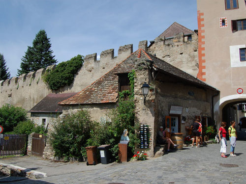 A pitoresca Dürnstein está cercada por um muro de defesa medieval. Foto: Ana Lucia Marcos ©