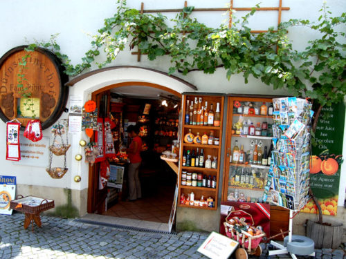 O licor de damasco é uma das lembranças mais populares de Dünstein. Foto: Arnold Weisz ©