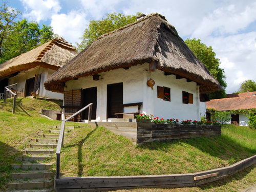 A idílica região de Heiligbrunn, no estado de Burgenland, é mais conhecida por suas pequenas casas pintada de branco e com telhados de palha, Foto: Arnold Weisz ©