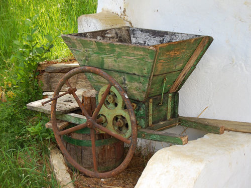 A produção de vinho se modernizou, mas você ainda pode ver alguns dos equipamentos antigos utilizado. Foto: Arnold Weisz ©