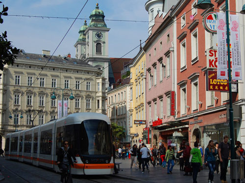 Landstrasse é a rua comercial mais movimentada do centro da cidade. Foto: Arnold Weisz