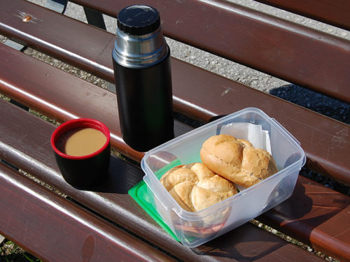 Todos tem um tempo para uma pausa com café e pãozinho. Foto: Arnold Weisz ©